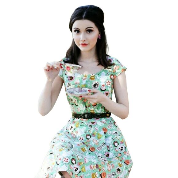 Retrolicious 50s Mad Tea Party Dress in Green - Picture 2 of 10